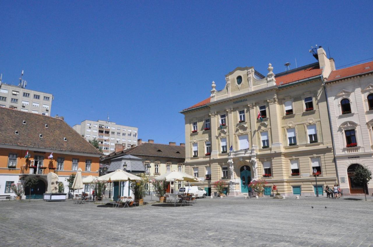 Stylish Historic Flat For 4 In Heart Of Oldbuda Budapest Ngoại thất bức ảnh