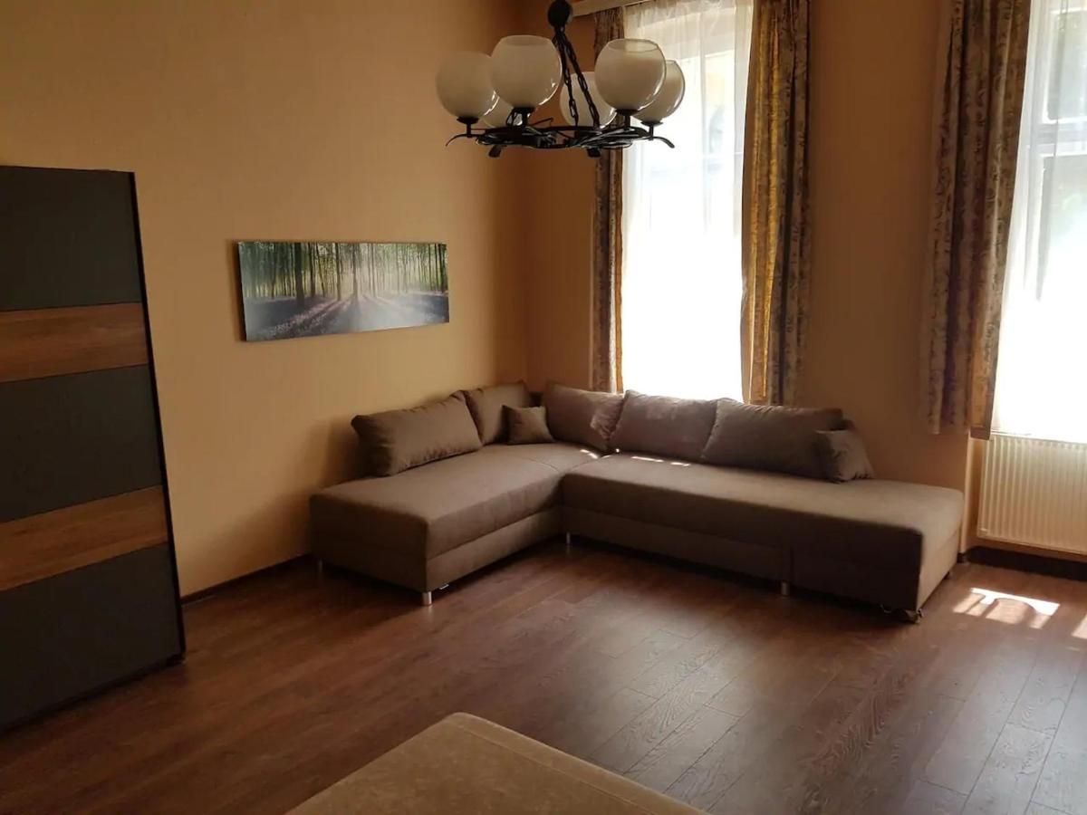Stylish Historic Flat For 4 In Heart Of Oldbuda Budapest Ngoại thất bức ảnh