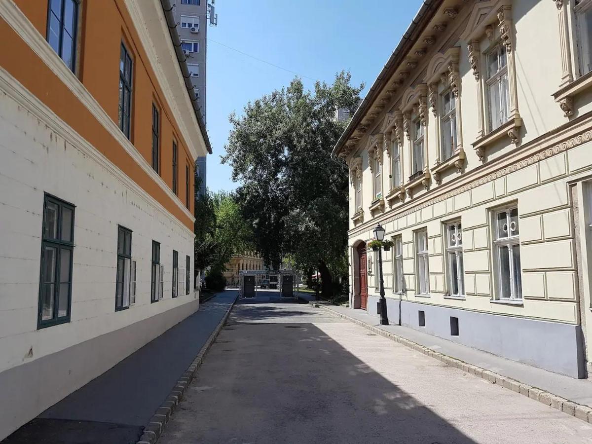 Stylish Historic Flat For 4 In Heart Of Oldbuda Budapest Ngoại thất bức ảnh