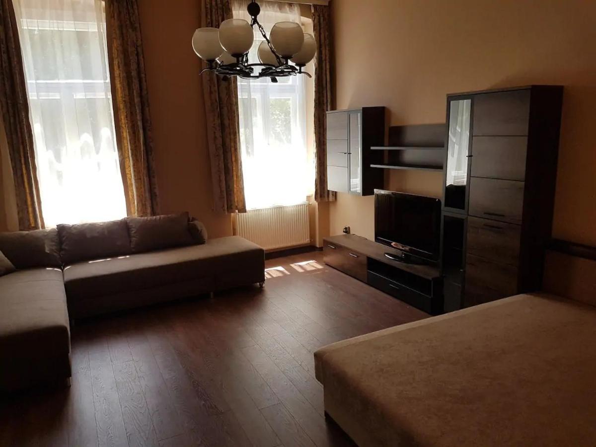 Stylish Historic Flat For 4 In Heart Of Oldbuda Budapest Ngoại thất bức ảnh