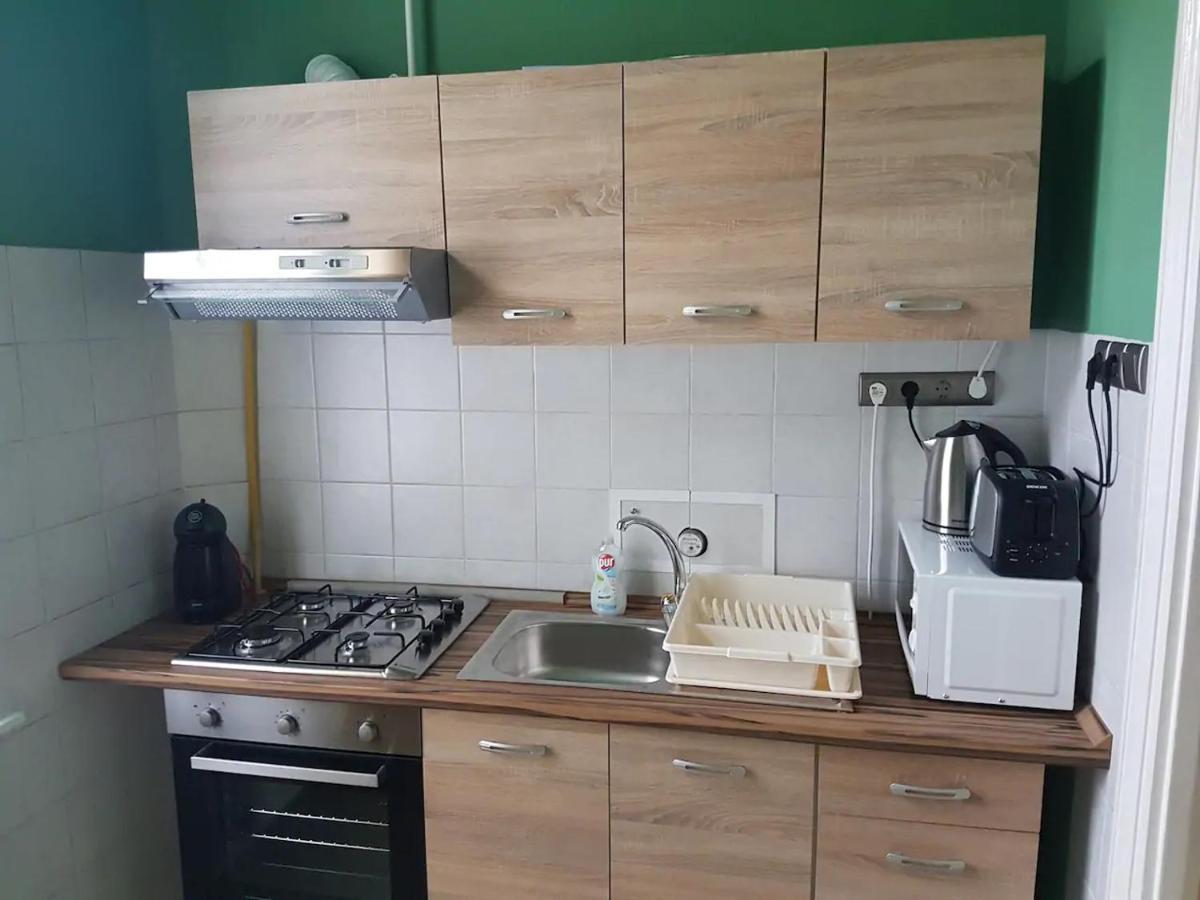 Stylish Historic Flat For 4 In Heart Of Oldbuda Budapest Ngoại thất bức ảnh