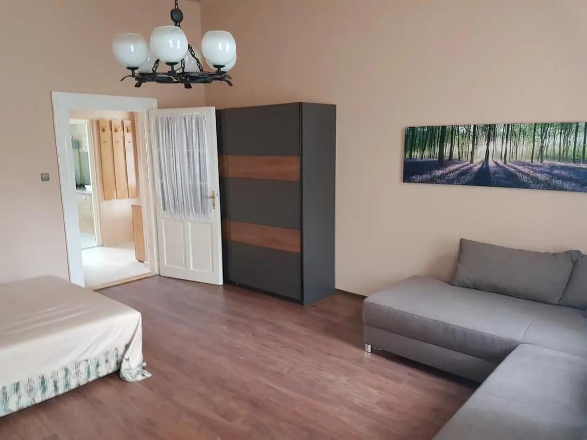 Stylish Historic Flat For 4 In Heart Of Oldbuda Budapest Ngoại thất bức ảnh